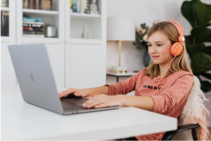 Top 5 Benefits of Online Educational Assistance for Busy Students