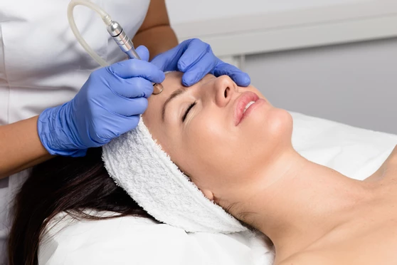 How BB Glow Treatment Compares to Microneedling