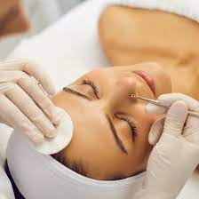 Should You Get a Deep Cleansing Facial Before an Event?