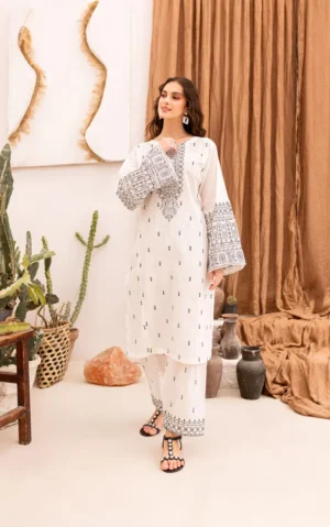 Styling a White Pakistani Suit for Any Occasion