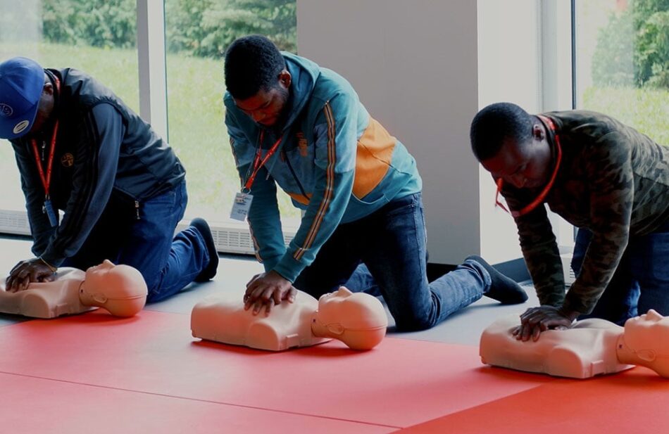 Guide to Workplace and Private First Aid Training in Canada