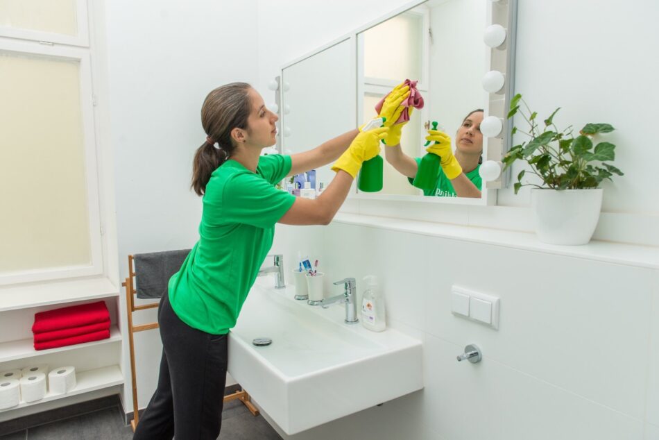 Expert Bathroom Cleaning Services with Eco-Friendly Solutions