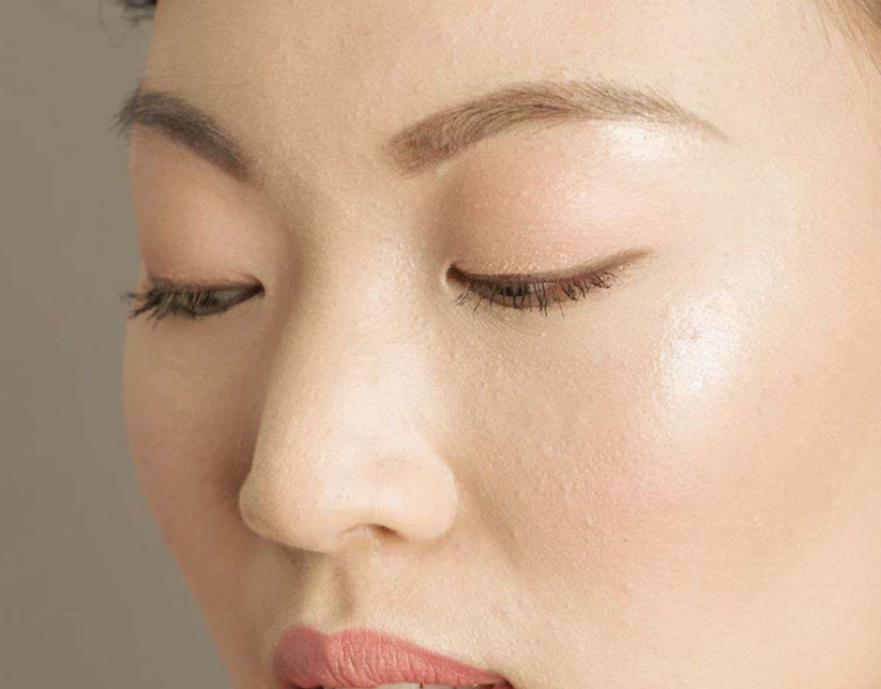 How to Use an Eyebrow Pencil for a Flawless Everyday Look