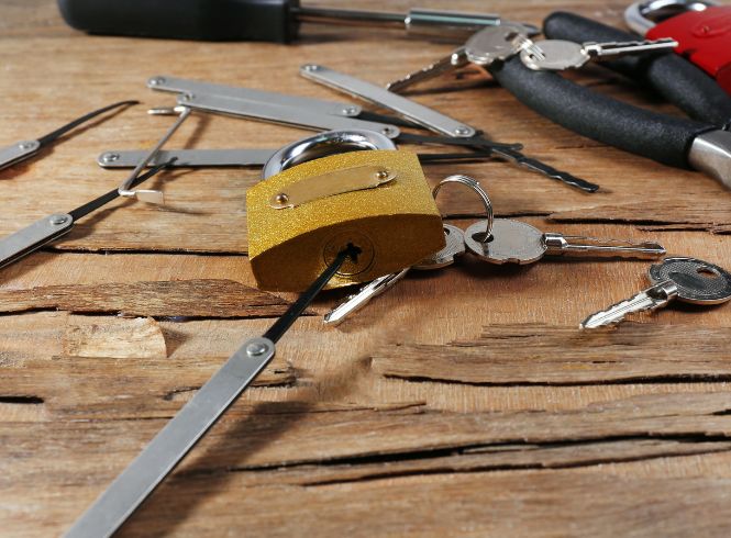locksmith services in Jumeirah Lake Towers