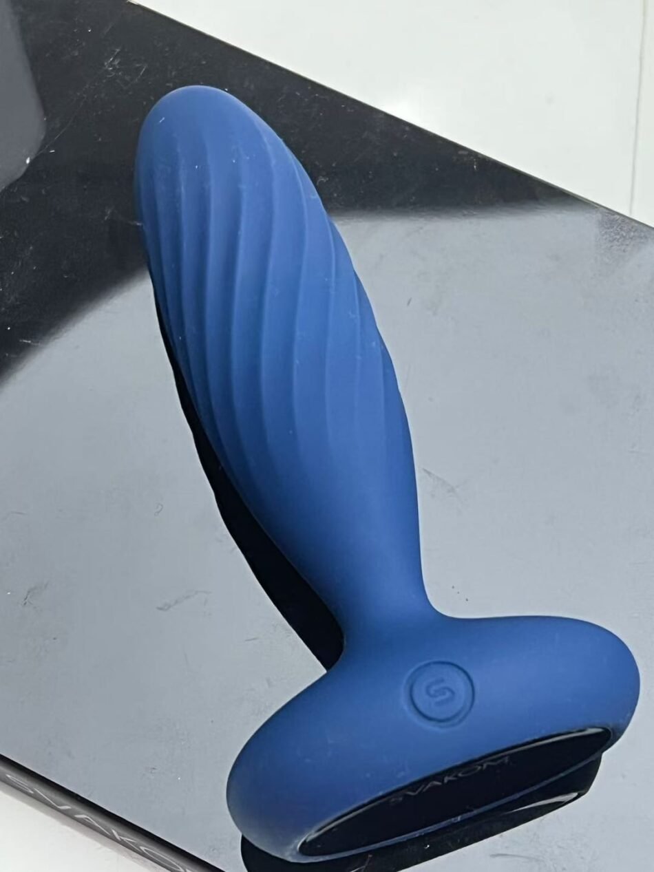 how to put in a butt plug, how to use a butt plug