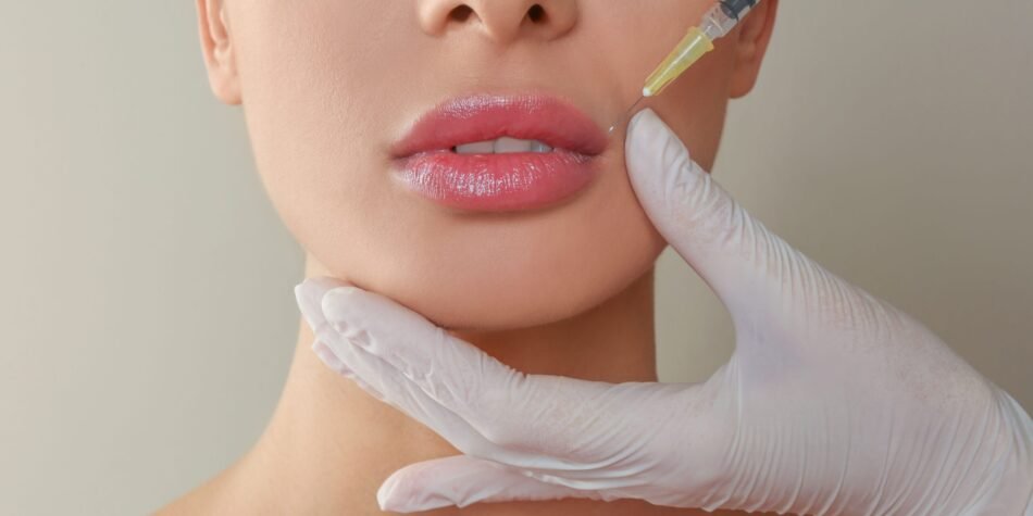 How are Botox injections performed?